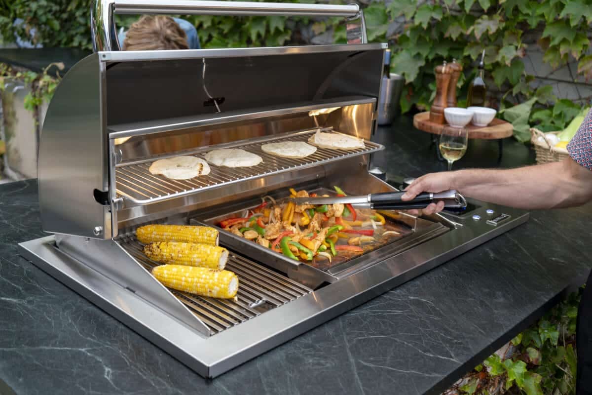 FM_E540d_Drop-In-Grill_Lifestyle-02