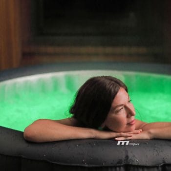 MSPA URBAN Aurora Hot Tub green lights
