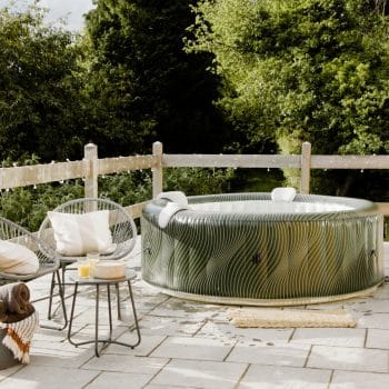 MSPA COMFORT METEOR Hot Tub Round Bubble Spa (6 Bathers) hot tub in backyard