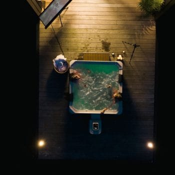 MSpa Frame Series Oslo — Premium 6-Person Portable Hot Tub & Spa Green Light