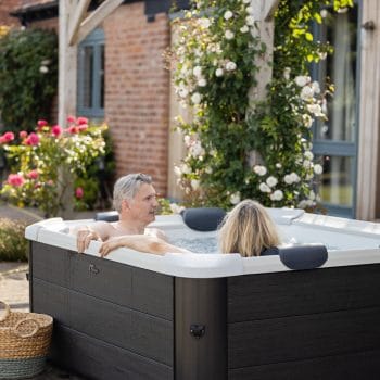 MSpa Frame Series Oslo Hot tub lifestyle photo in backyard