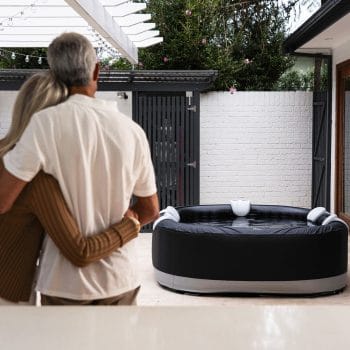 MSPA PREMIUM Portland Hot Tub Bubble Spa (6 Bathers) lifestyle in backyard