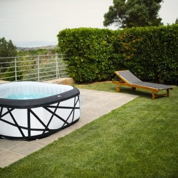 MSPA PREMIUM Soho Hot Tub Bubble Spa (6 Bathers) lifestyle in backyard