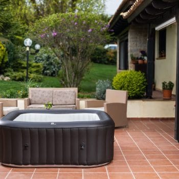 MSPA URBAN VITO Hot Tub Lifestyle photo outside