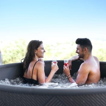 MSPA FRAME Mono Hot Tub Round Bubble Spa Lifestyle photo couple