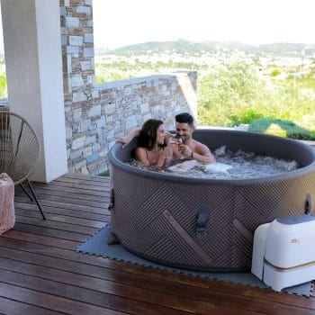 MSPA FRAME Mono Hot Tub Round Bubble Spa Lifestyle photo on patio